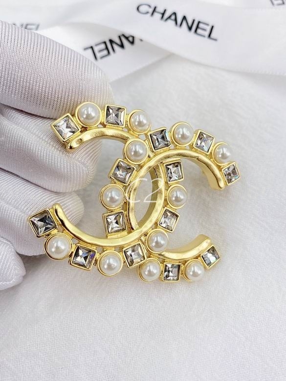 Chanel Brooch 525